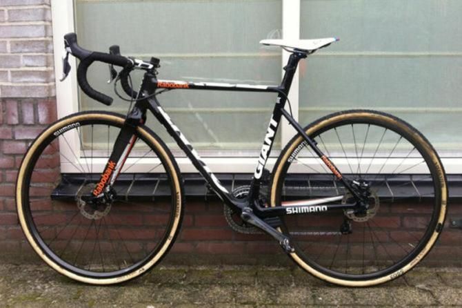 A photo of a Shimano Di2 hydraulic road disc brake was leaked back in February 2013