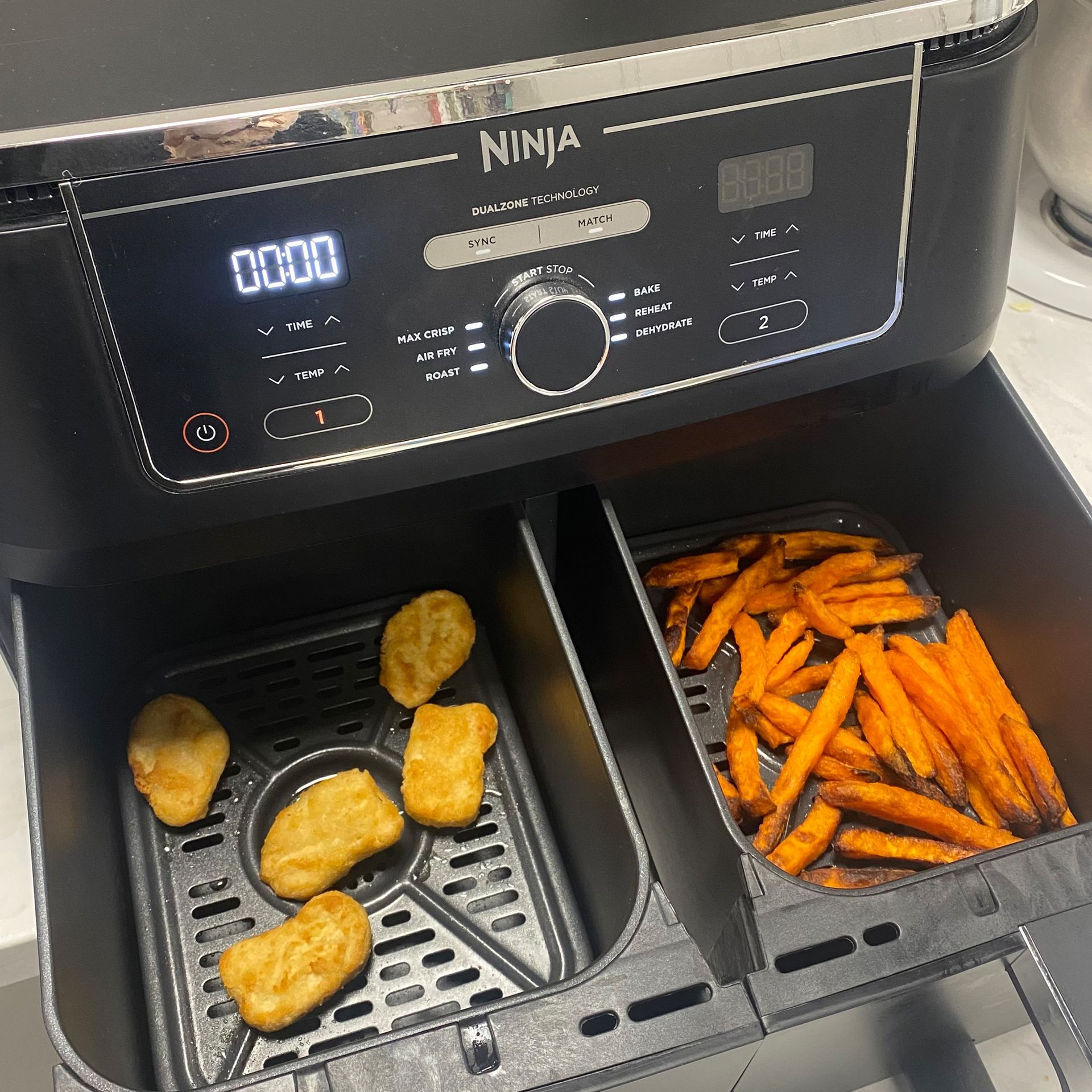 Is the sellout Ninja Foodi MAX Dual Zone AF400UK air fryer any good? We