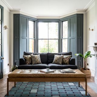 living room ideas in leather and blue/black