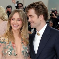 Suki Waterhouse and Robert Pattinson attend the 2023 Met Gala Celebrating "Karl Lagerfeld: A Line Of Beauty" at Metropolitan Museum of Art on May 01, 2023 in New York City. 