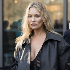 Kate Moss attends the Stella McCartney Womenswear Fall/Winter 2025-2026 show as part of Paris Fashion Week on March 05, 2025 in Paris, France wearing skinny jeans and platform mules