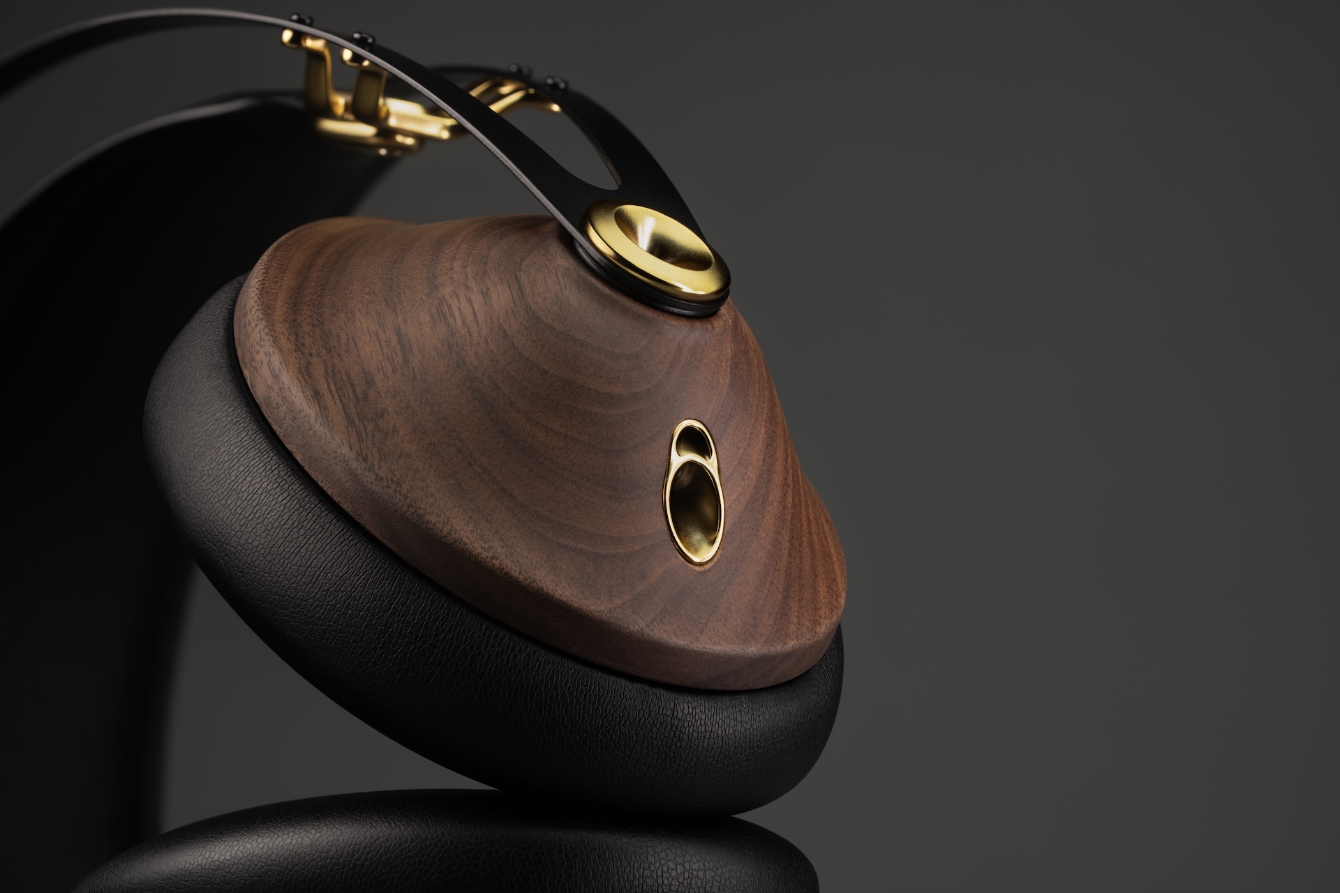 Meze Audio 99 Classics (2nd Generation) from different angles