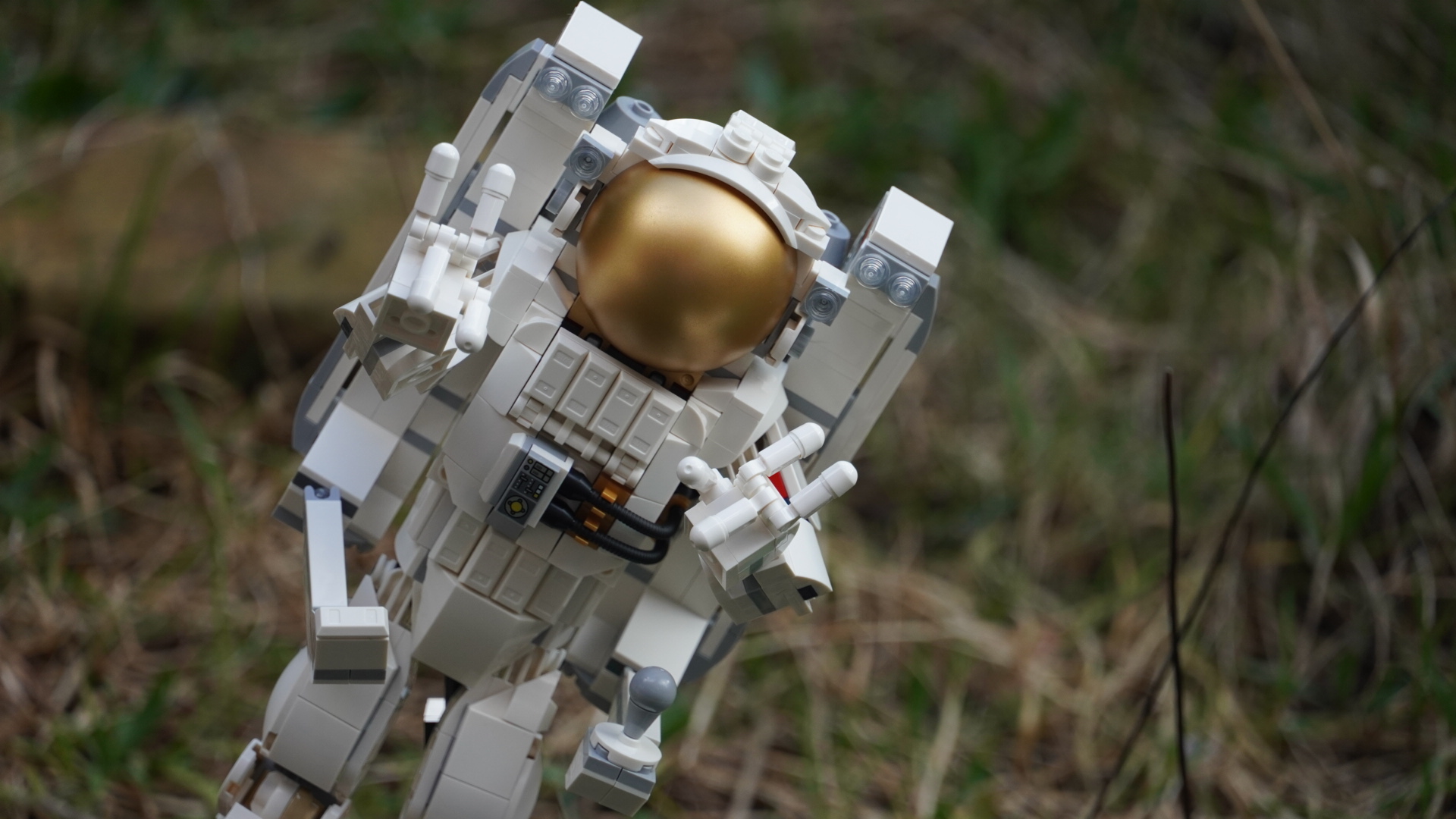 Lego Creator 3-in-1 Space Astronaut review Space