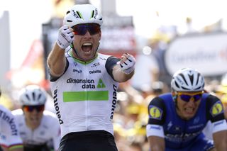 Mark Cavendish (Dimension Data) wins stage 1 of the Tour de France