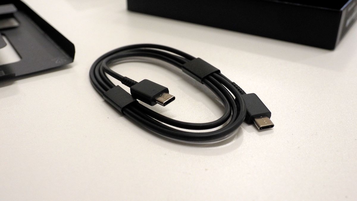Samsung Galaxy S23 Ultra unboxing USB C cable