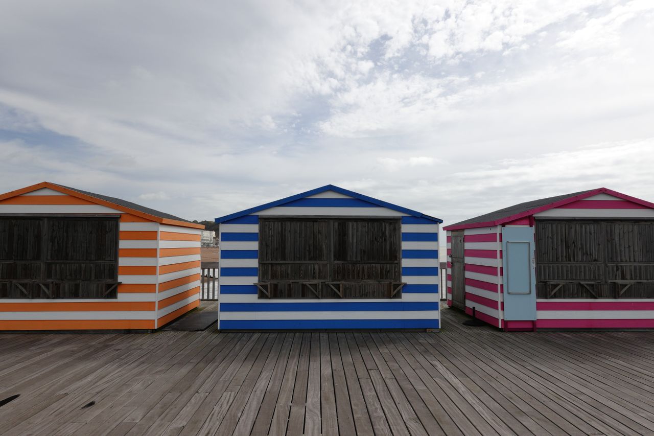 Sony Cyber-Shot RX100 VII sample gallery: beach huts on a cloudy day