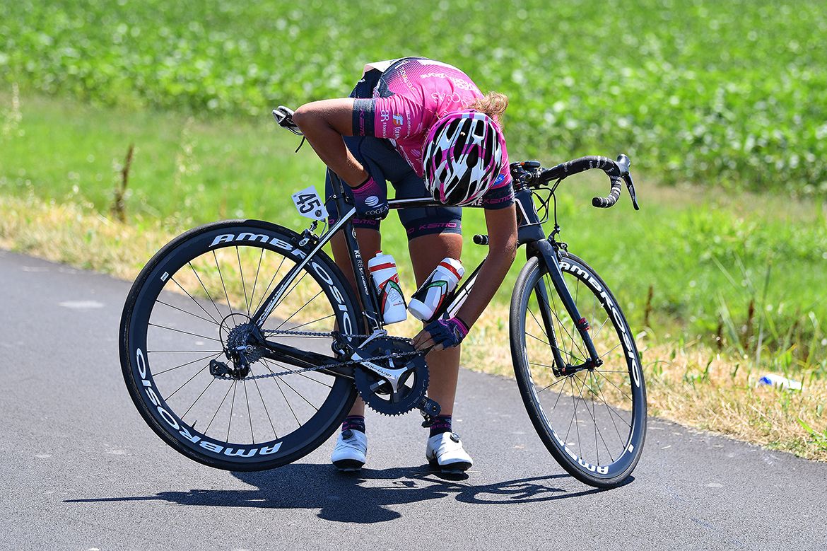 Katia Ragusa had to stop and put her chain on