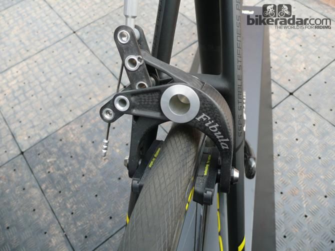 The Izalco Max used mainstream components &ndash; apart from a set of exotic 120g THM Fibular brakes