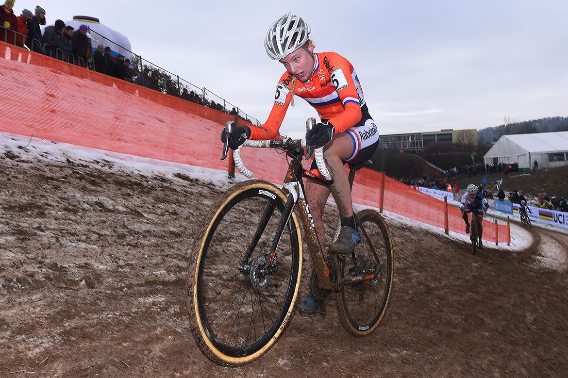 Annemarie Worst ultimately left the field behind in the under-23 women's race at cyclo-cross Worlds.