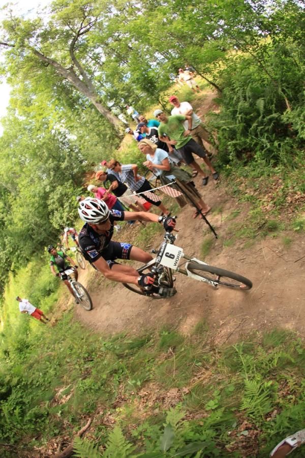Tristan Schouten (Mafia) leads Nathan Guerra (Mr Tree / PowerBar) and Darrin Braun (Adventure 212 / Specialized) out of the berms and into a rock garden surrounded by spectators.