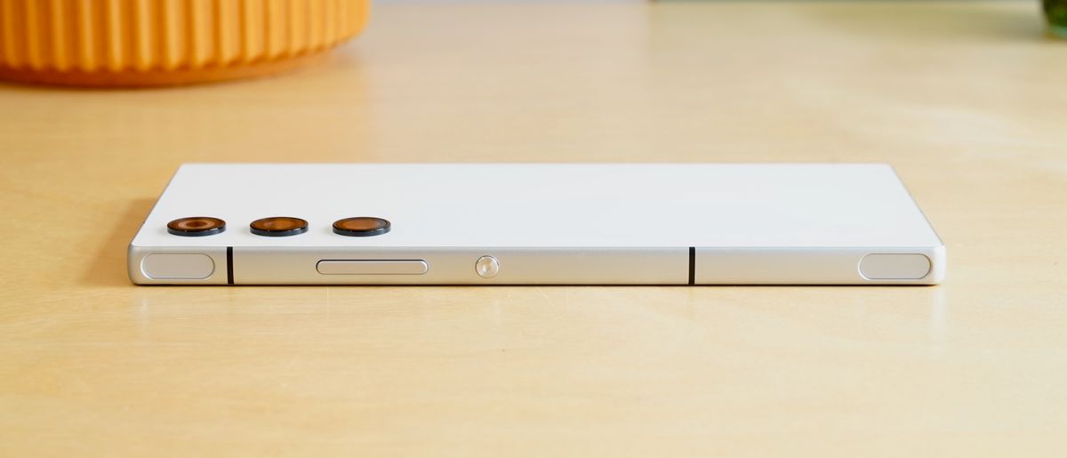 I spent a week testing the Nubia Red Magic 10 Air, and it's a winning blend of power and portability