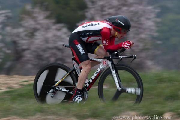 Levi Leipheimer (RadioShack) with his very tucked up time trial position