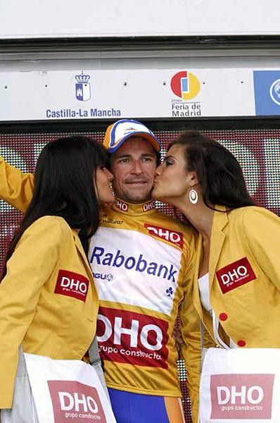 Denis Menchov (Rabobank) awarded for the overall lead.