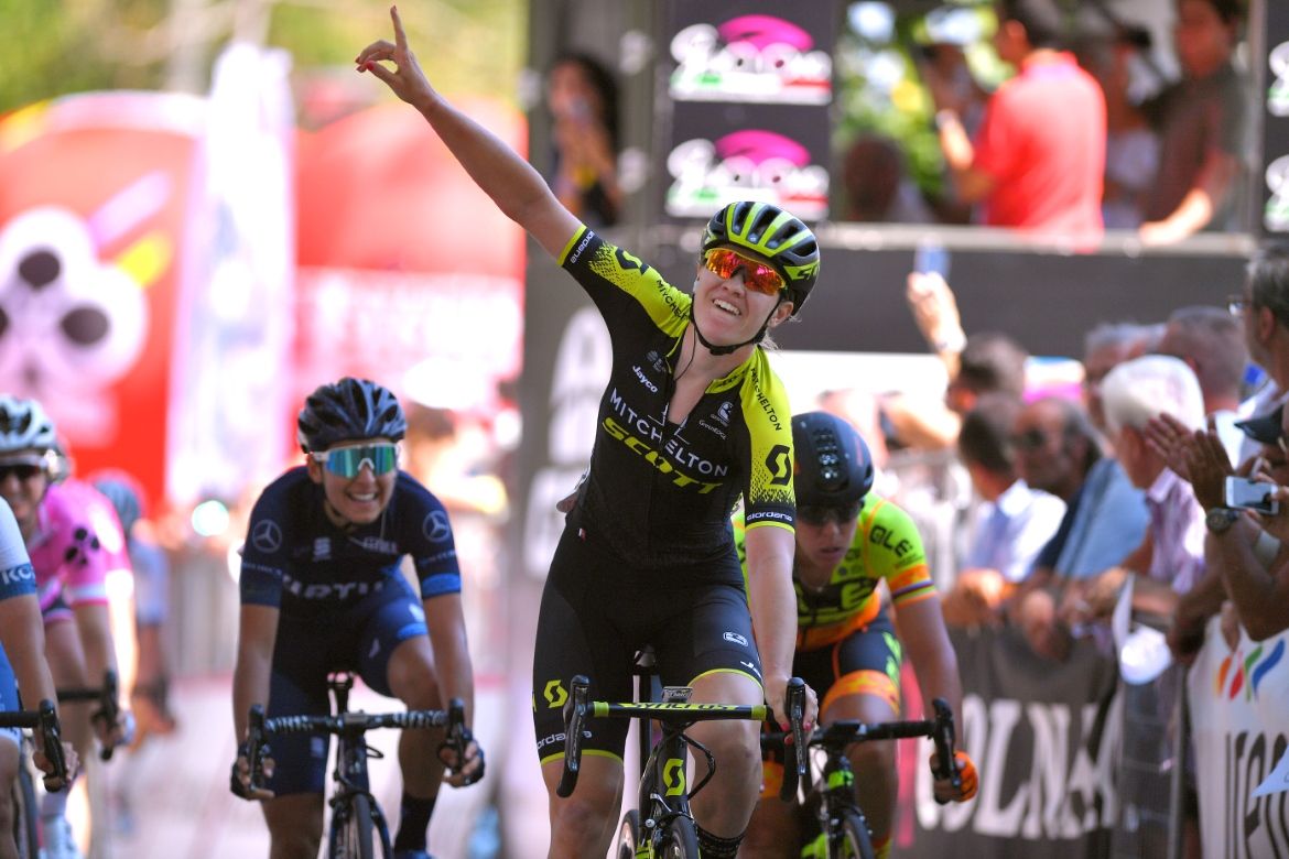 Jolien D'Hoore (Mitchelton-Scott) takes the win
