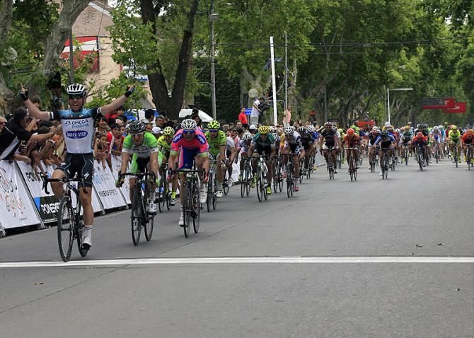 Mark Cavendish (Omega Pharma-Quick Step) opened his 2013 season in style with a sprint victory in the Tour de San Luis's opening stage.