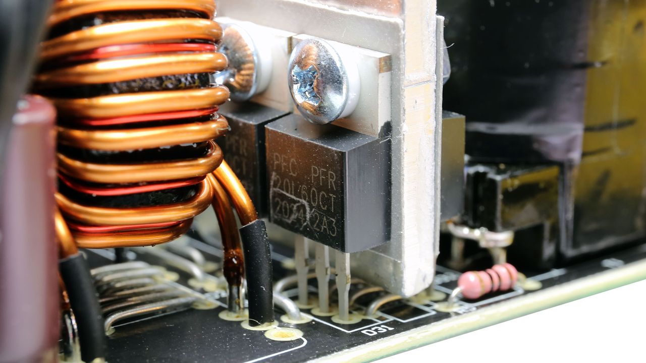 XPG Pylon 550W