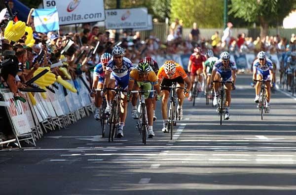 Tom Boonen (Quick Step) pats Daniele Bennati (Liquigas) on the back before they reach the line, knowing the Italian has him beat.