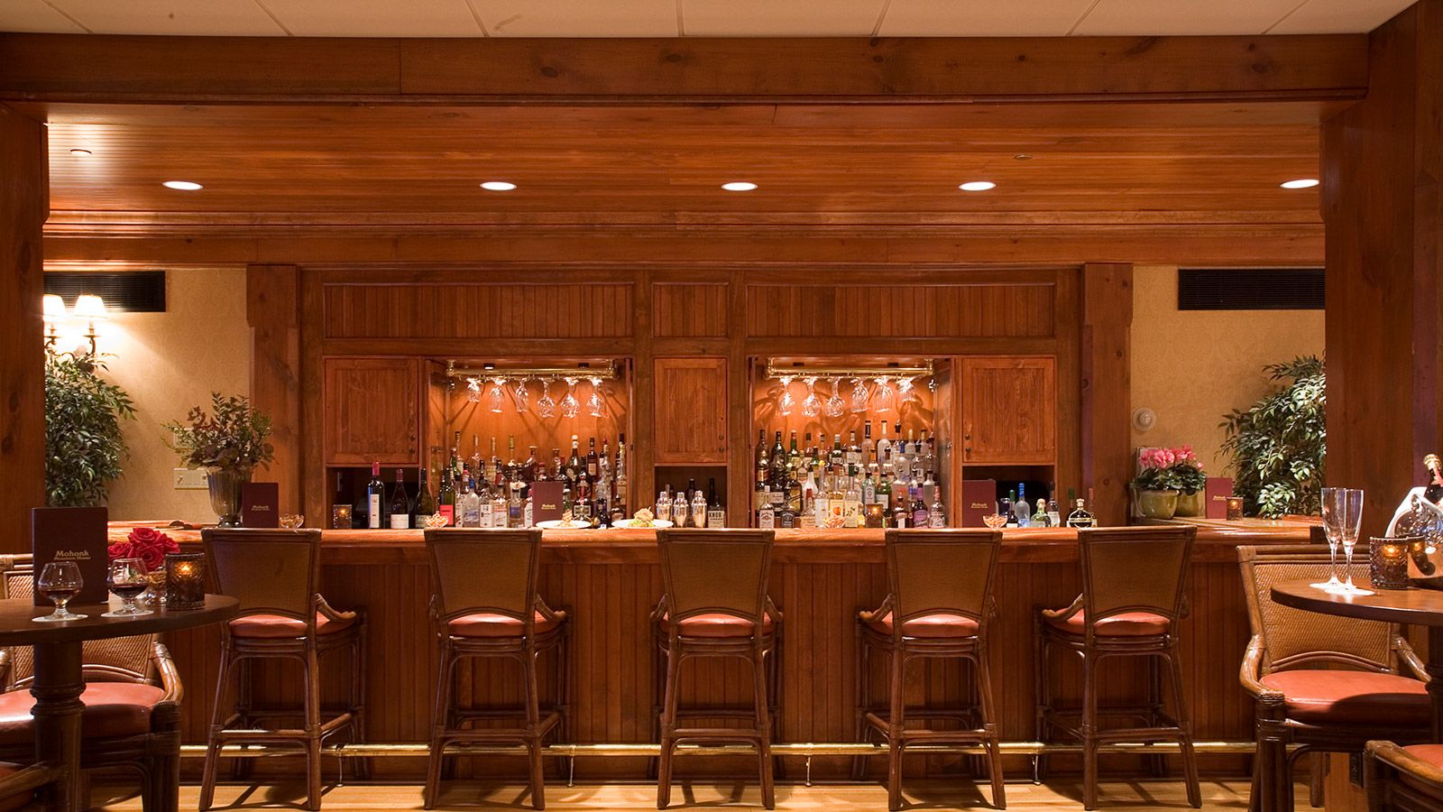 Building, Furniture, Room, Interior design, Table, Function hall, Restaurant, Kitchen & dining room table, Lobby, Chair,