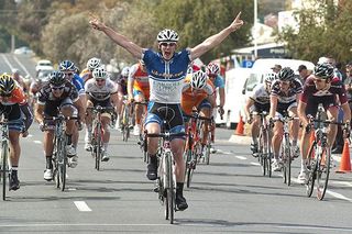 Stage 8 - Grenfell wins controversial Burnie criterium