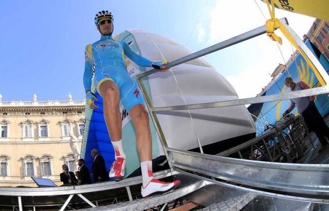 Fabio Aru (Astana) signs on for the Giro dell'Emilia.