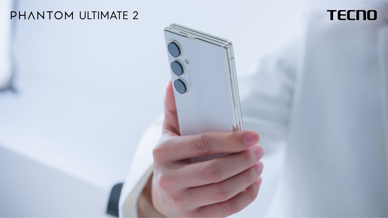 TECNO Phantom Ultimate 2 cameras