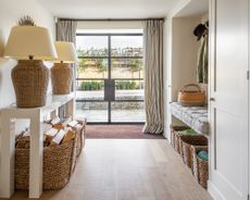 Entryway paint ideas with cream paint