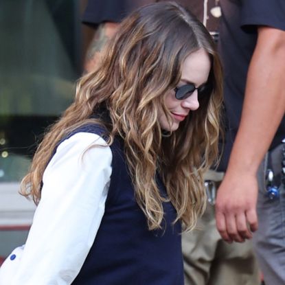 Emma Stone was spotted on the set of her new rom-com wearing the perfect jeans outfit for fall
