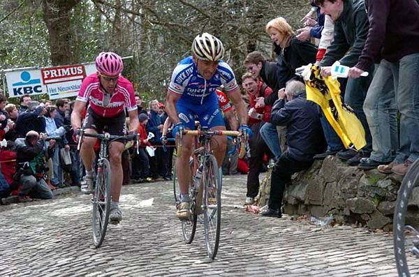Bettini and Klier struggle to stay with Hincapie