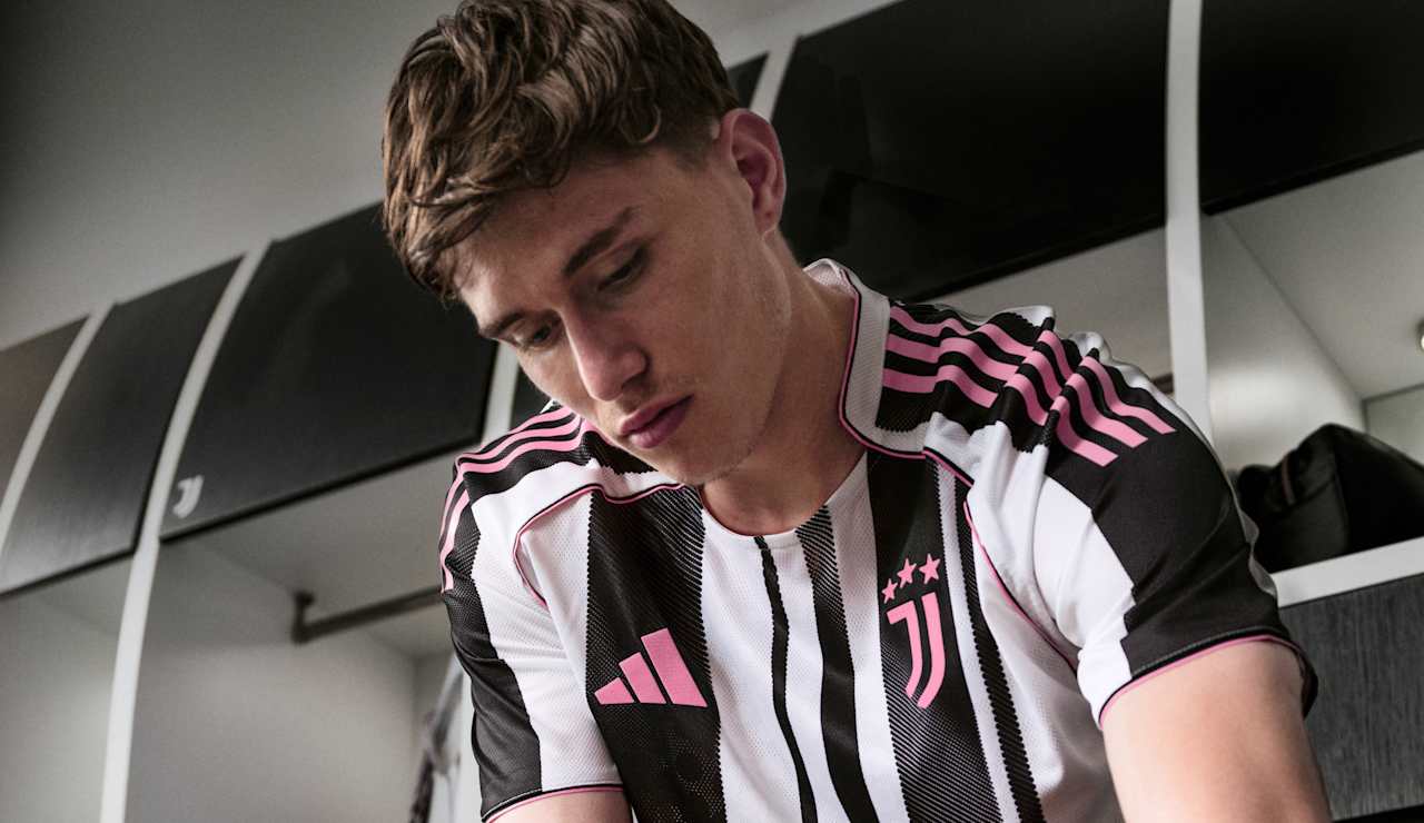 Kenan Yıldız in the new Juventus home kit