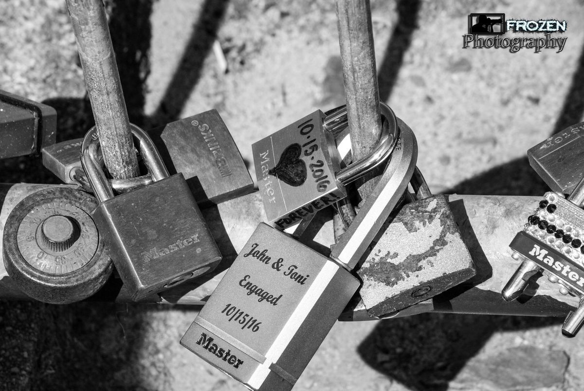 GuruShots - Powerful Black &amp; White Jan 26