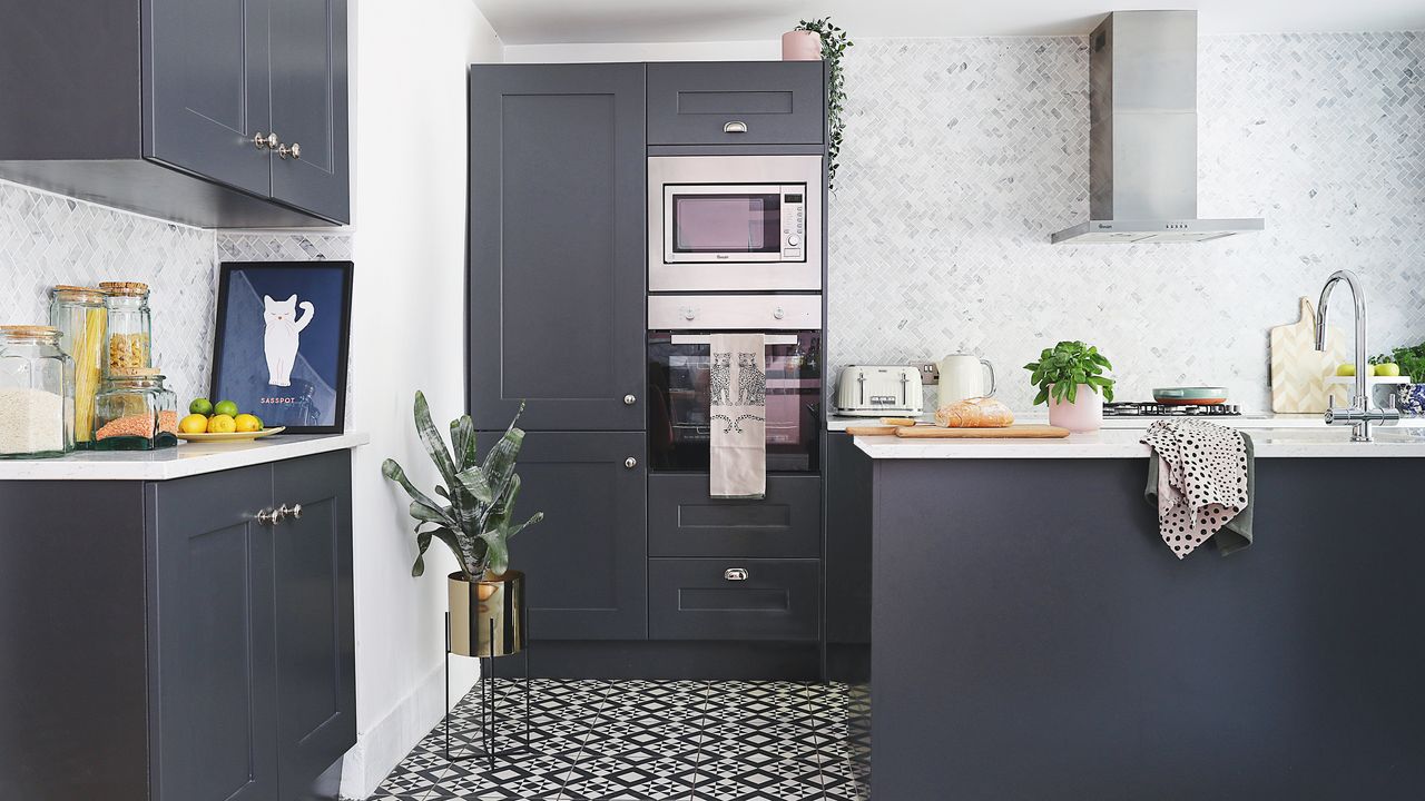 Monochrome kitchen with island and patterned tiles 