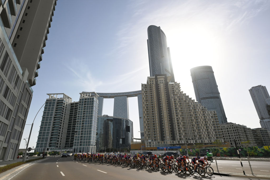 ABU DHABI BREAKWATER, UNITED ARAB EMIRATES - FEBRUARY 09: A general view of the peloton competing during the 3rd UAE Tour Women, Stage 4 a 127km stage from Abu Dhabi Fatima Bint Mubarak Ladies Academy to Abu Dhabi Breakwater / #UCIWWT / on February 09, 2025 in Abu Dhabi Breakwater, United Arab Emirates. (Photo by Tim de Waele/Getty Images)