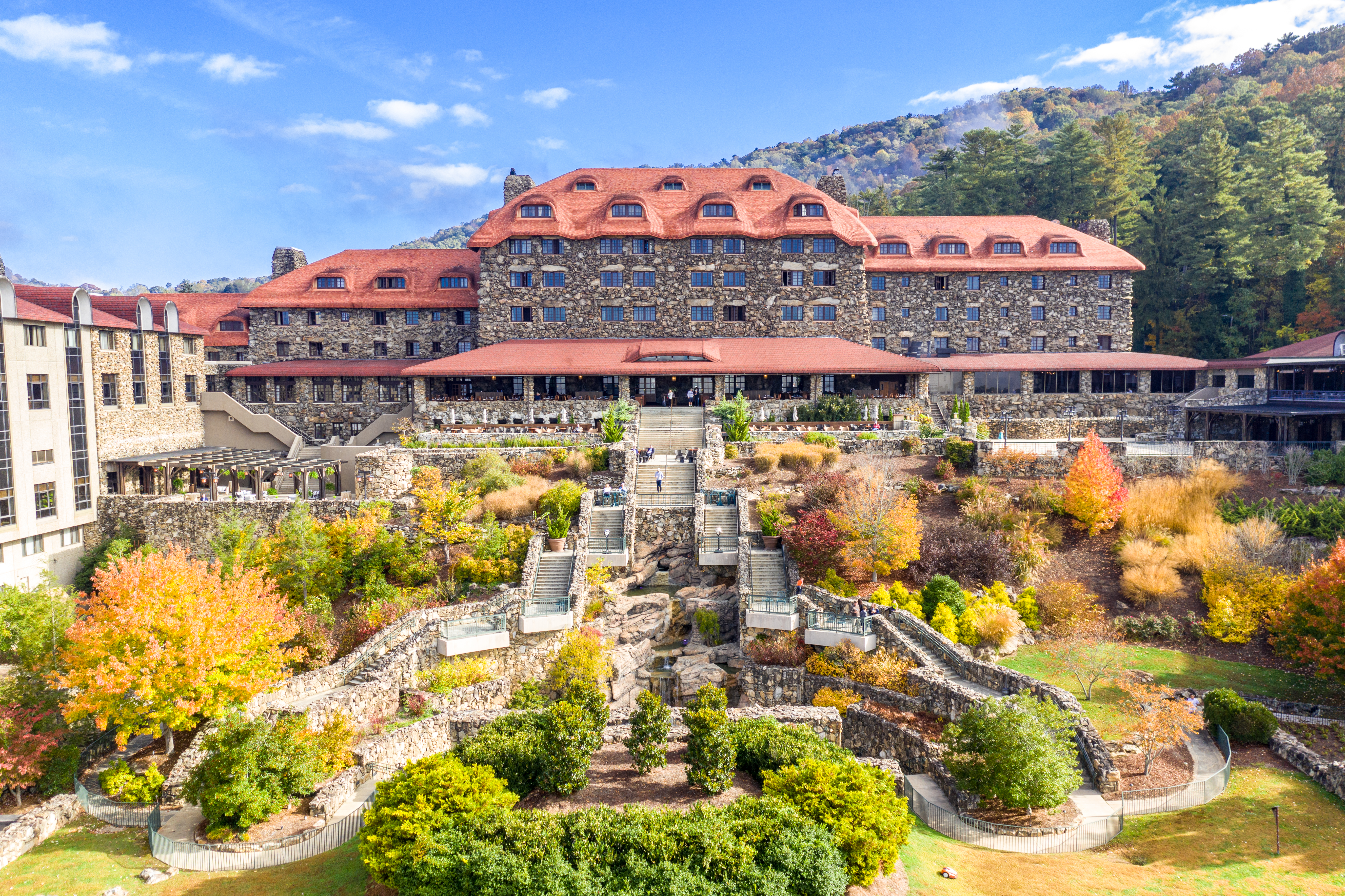 The exterior of Omni Grove Park Inn on a fall day