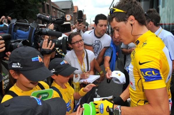 Sylvain Chavanel does double duty, autographs and press interviews.