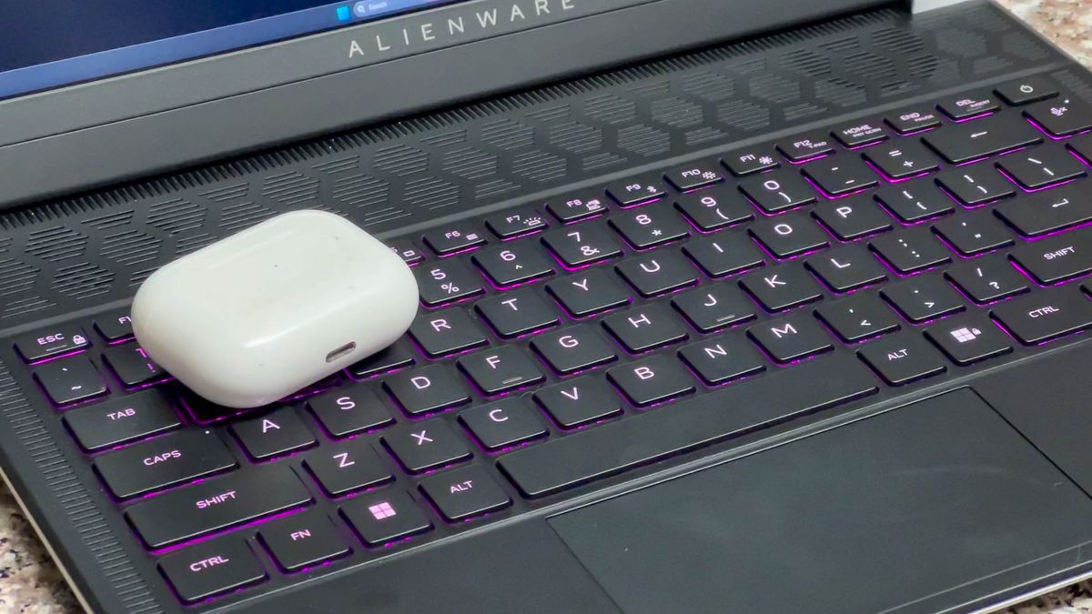 Airpods how to connect to online laptop