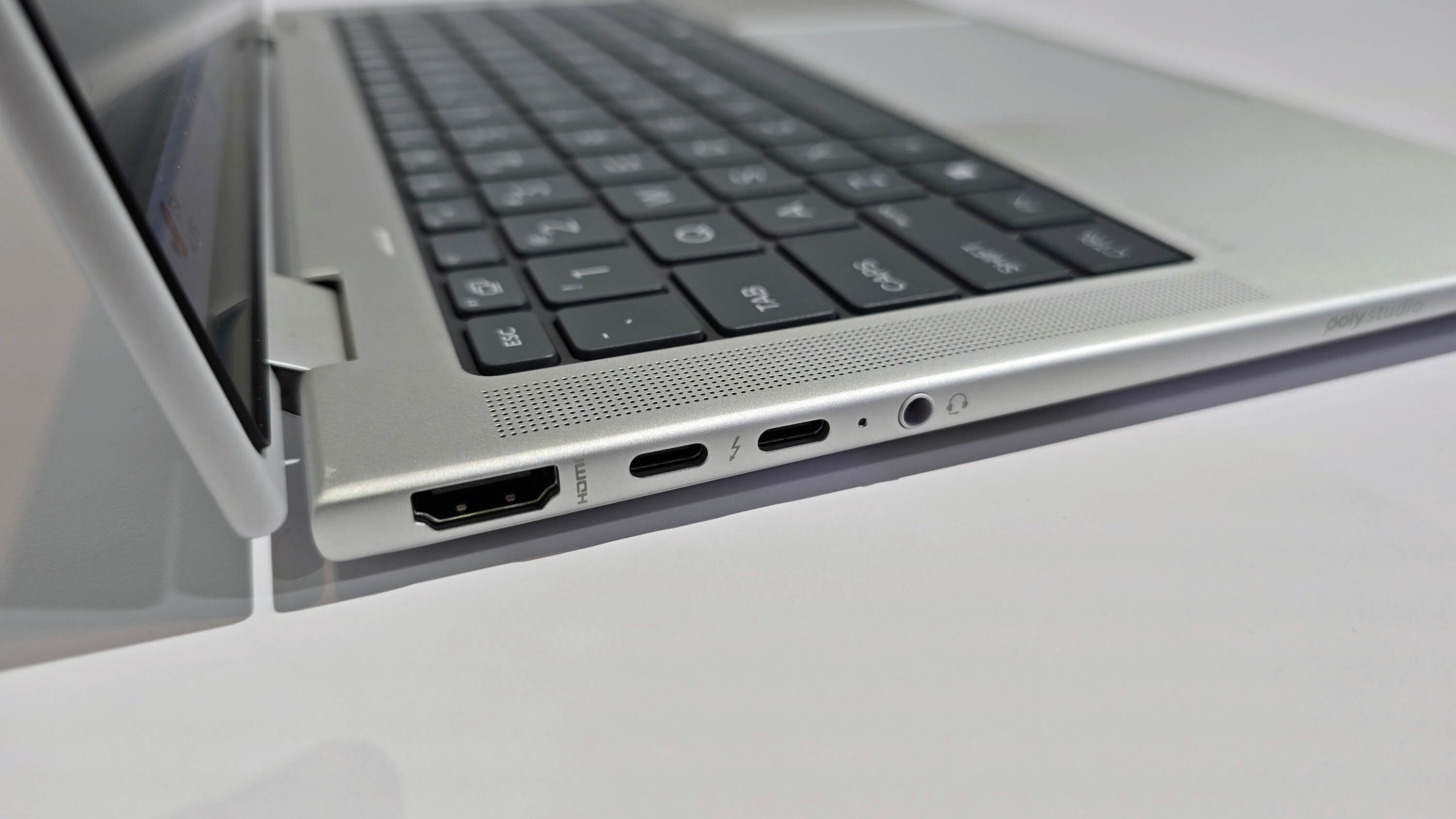 The HP EliteBook X Flip 14 (G1i) on a desk.