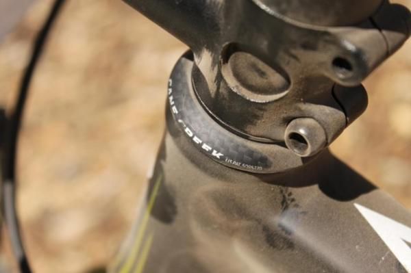 The Rockhopper SL frame uses an integrated headset.