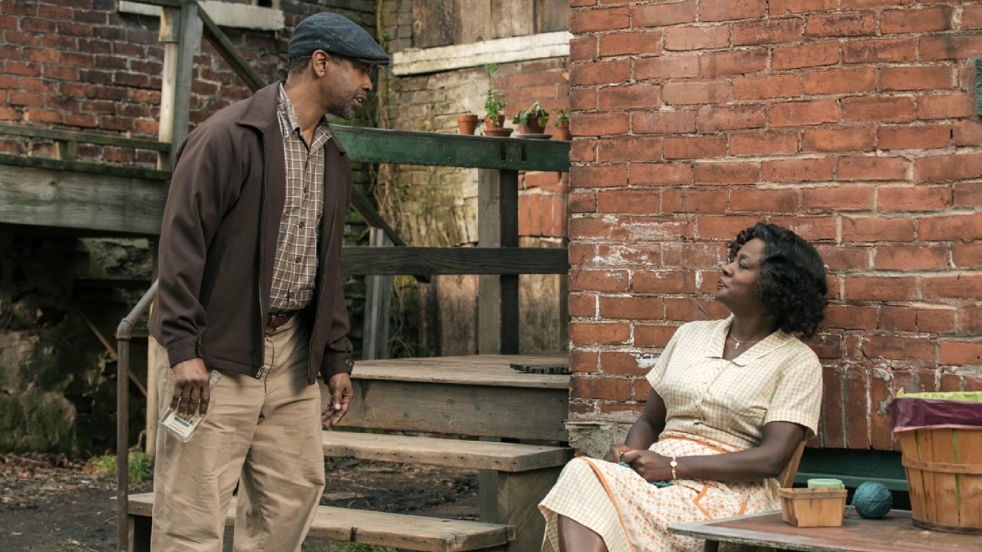 Denzel Washington als Troy Maxson und Viola Davis als Rose Lee Maxson in Fences