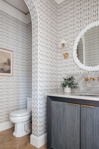 wallpaper in bathroom with curved wall alcove