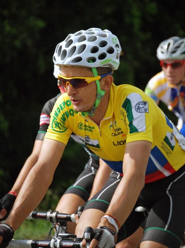 Yellow jersey wearer Julian Rodas (Gobernacion De Antioquia-Indeportes Antioquia)