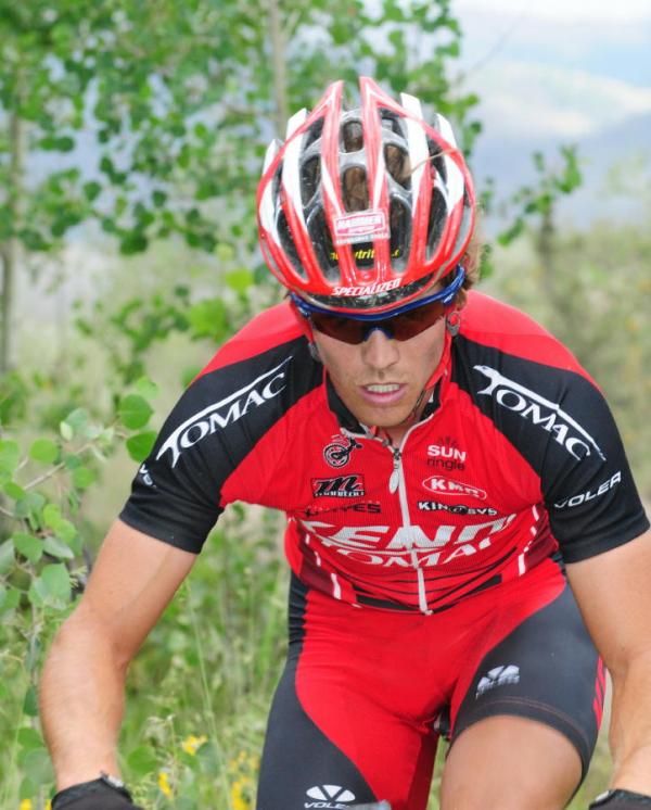 Andy Shultz (Kenda-Tomac-Hayes) rides most of the race in fifth position.