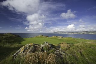 Dramatic holes and views all around at Nefyn