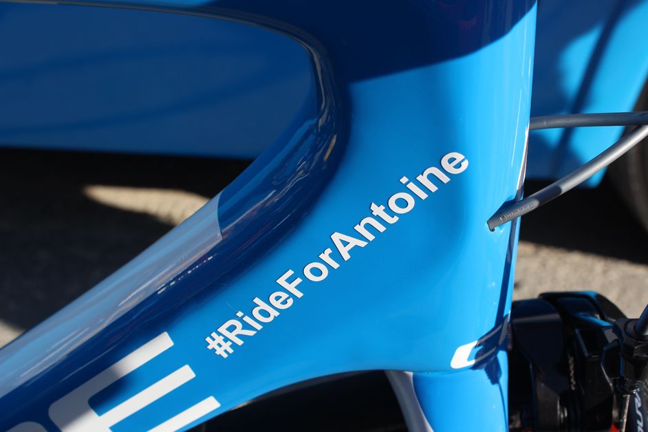 Wanty-Groupe Gobert team bikes bearing a tribute to Antoine Demoitie at the 2017 Gent-Wevelgem