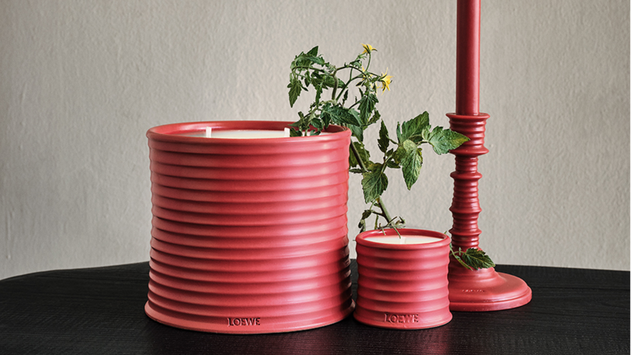 Loewe candles - Loewe tomato candles on a table