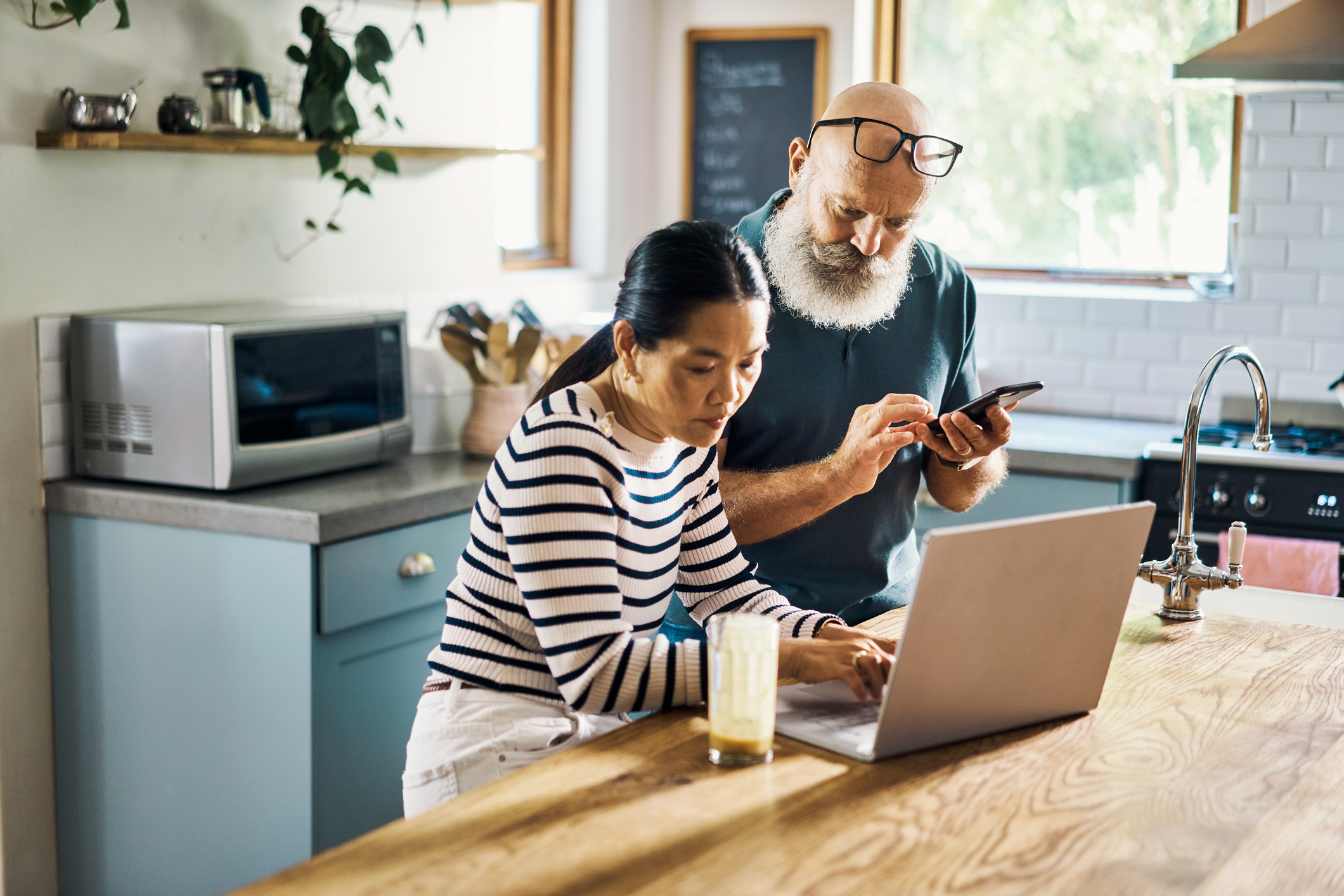 Older couple budgeting