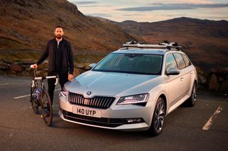 Bradely Wiggins has signed a three-year advertising deal with Skoda