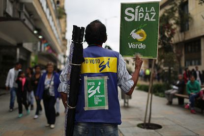 A Colombian man encourages people to vote yes to the FARC peace deal