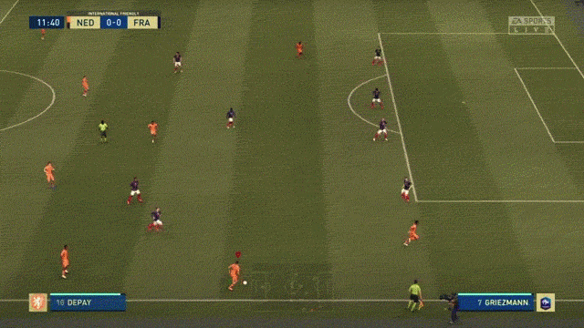 FIFA 23 Creative Runs: Memphis Depay makes a run infield 