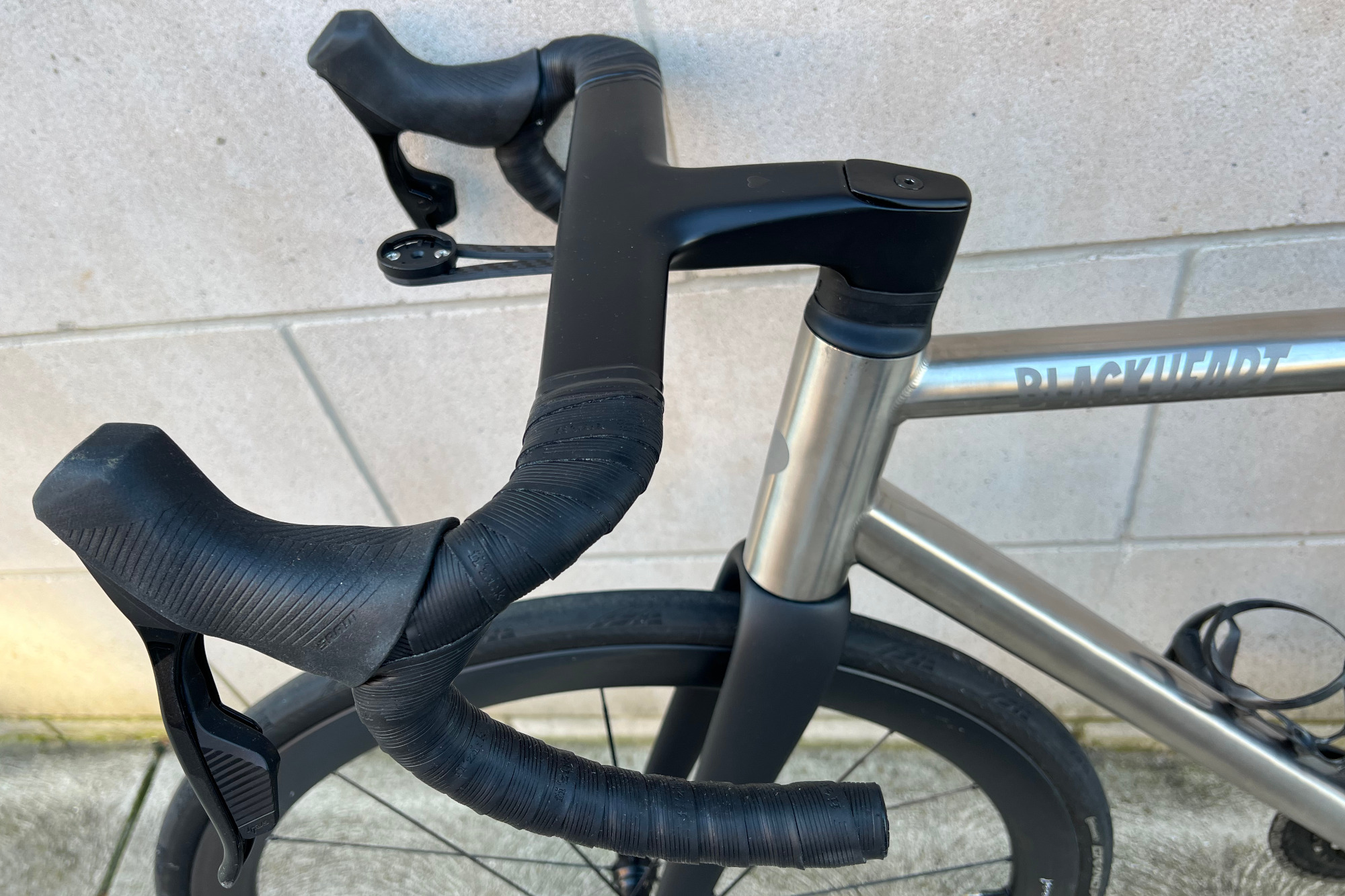 Blackheart Bike Co's Road Ti reviewed: Fully internal routing, Kamm-tail tube shapes, and a minimalist and clean look give the Blackheart Road Ti a contemporary appearance