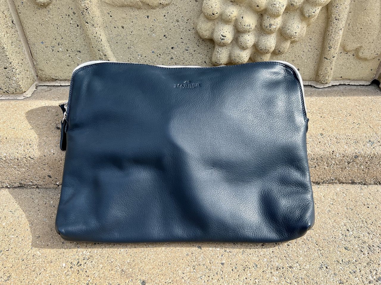 Harber London Carry All Macbook Folio Hero